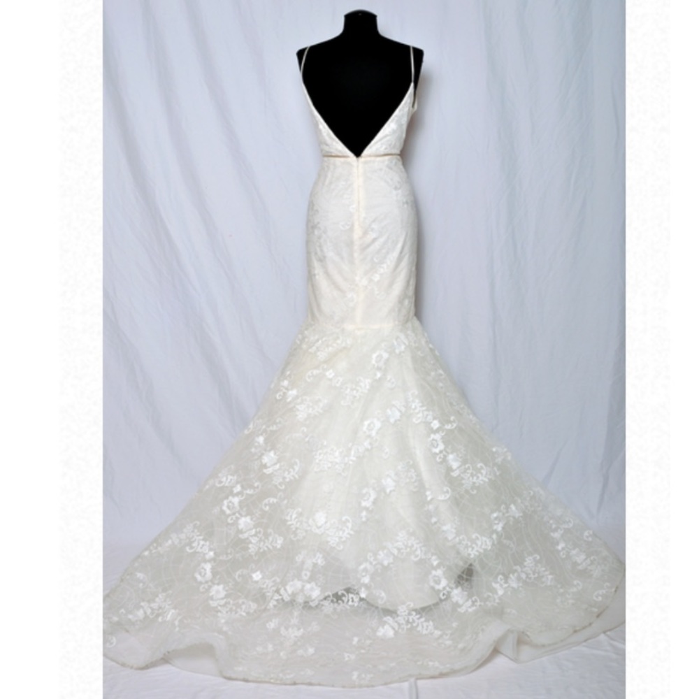 Tara Keely Dress - Picture 3 of 10